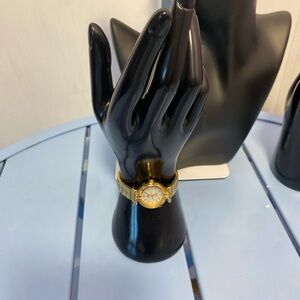 Vintage Timex Indiglo Quartz Women’s Watch Gold Tone Stretch Band Water Resistan